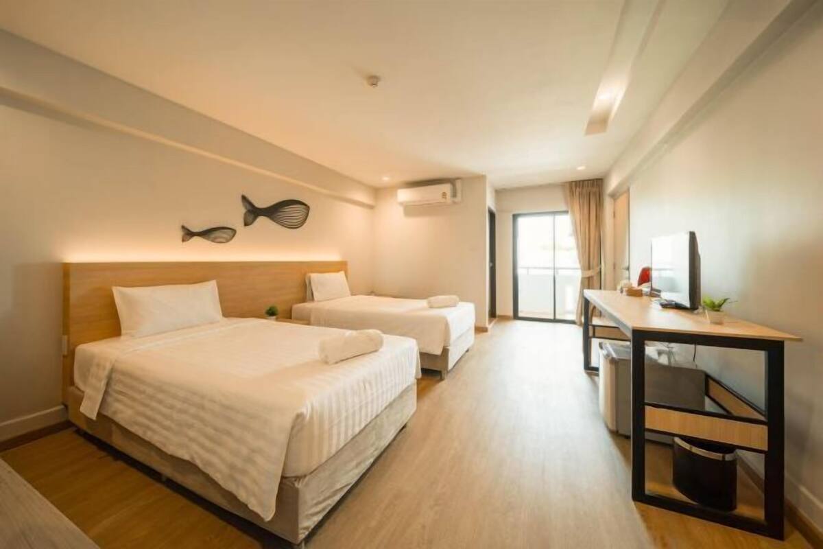 Desk, WiFi (free), bed sheets