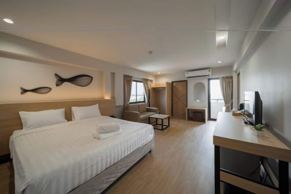 迷你吧、免费 WiFi、床单