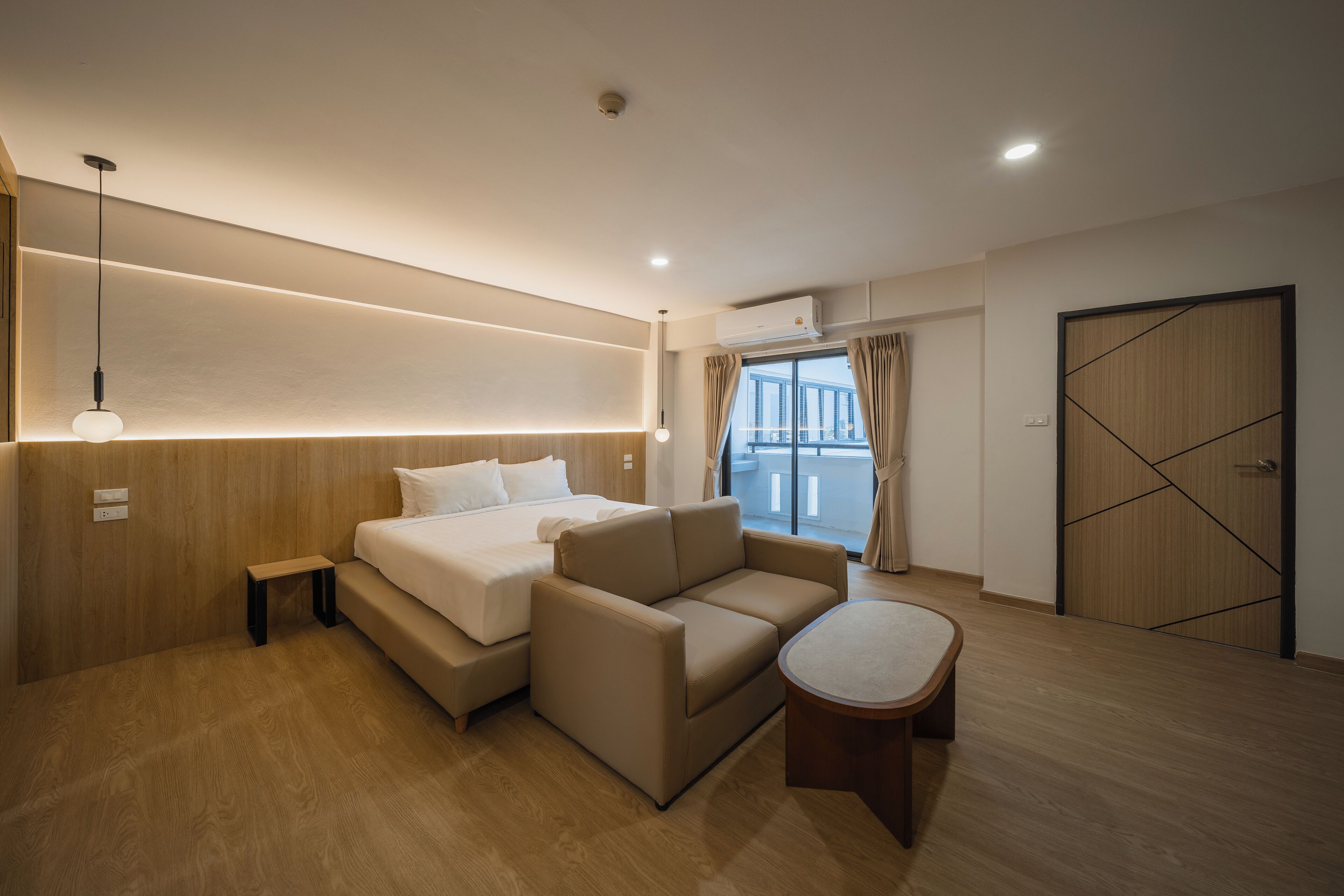 Superior Room, 1 King Bed | Minibar, free WiFi, bed sheets