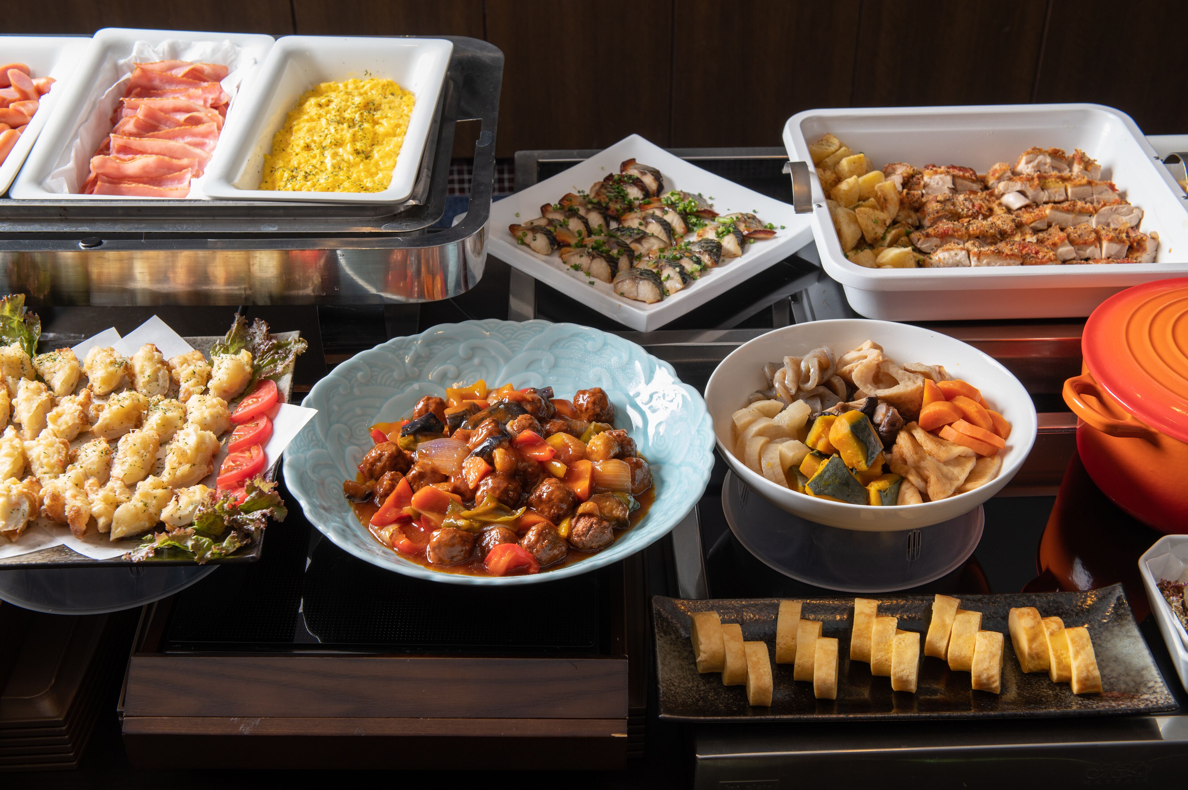 daily buffet breakfast for a fee