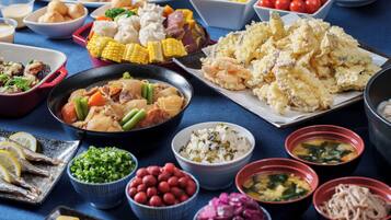 Daily buffet breakfast (JPY 1500 per person)