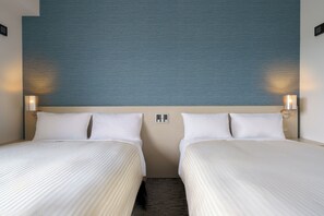 Chambre Standard avec lits jumeaux, 2 chambres, non-fumeur | Couette en duvet, bureau, rideaux d’obscurcissement