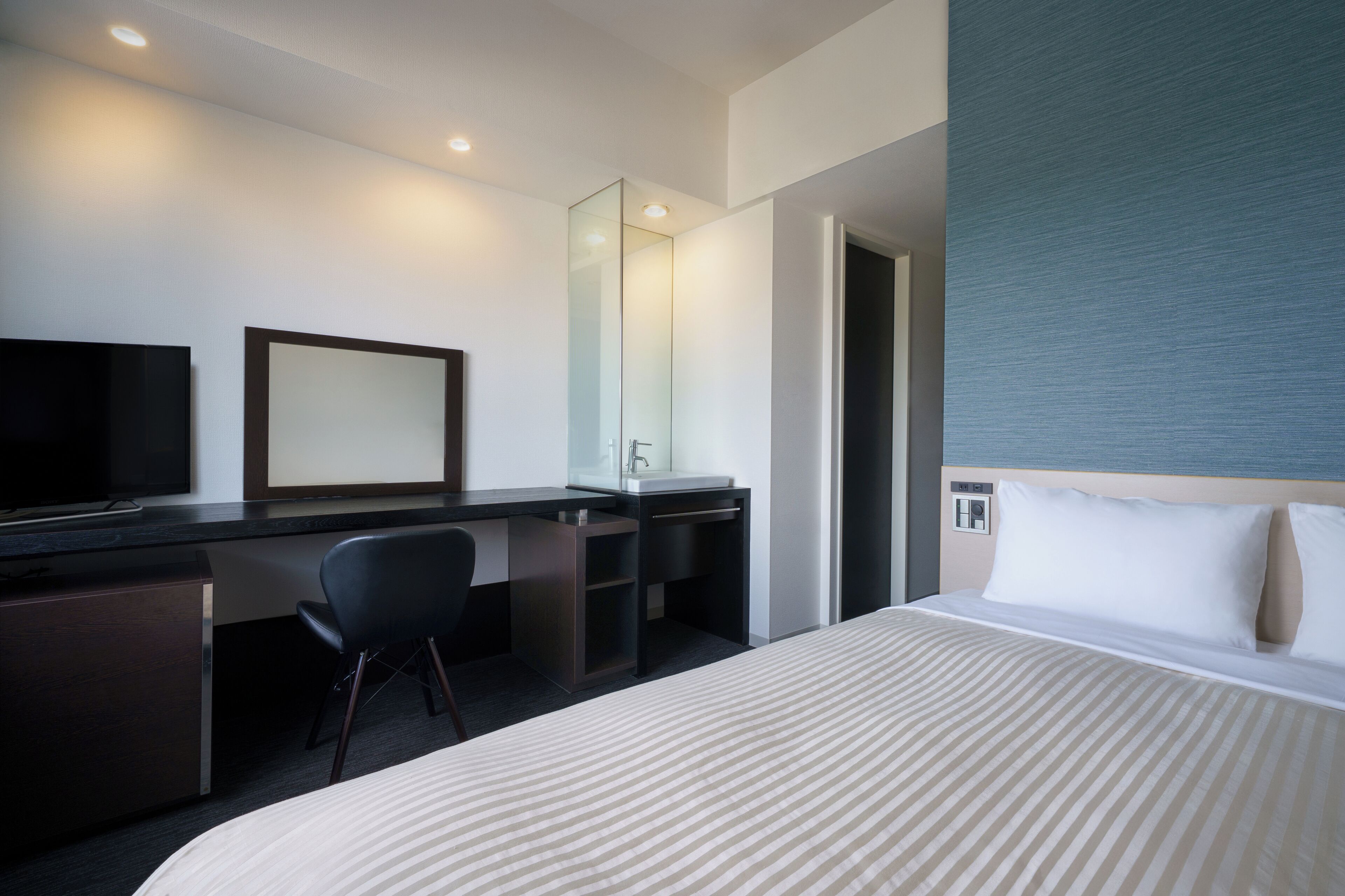 Standard Double Room, 1 Bedroom, Non Smoking | Down duvets, desk, blackout curtains, iron/ironing board