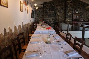 Breakfast, lunch, dinner served; Italian cuisine, garden views