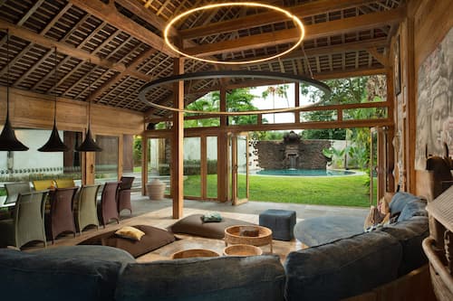 Bar lounge
