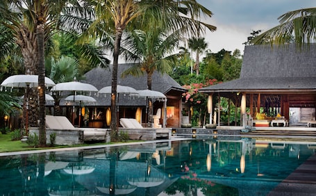 Outdoor pool, pool umbrellas, pool loungers. Blue Karma Village