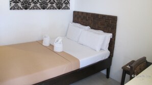 Standard Double Room | WiFi (free) - R Suites (Mandaue)