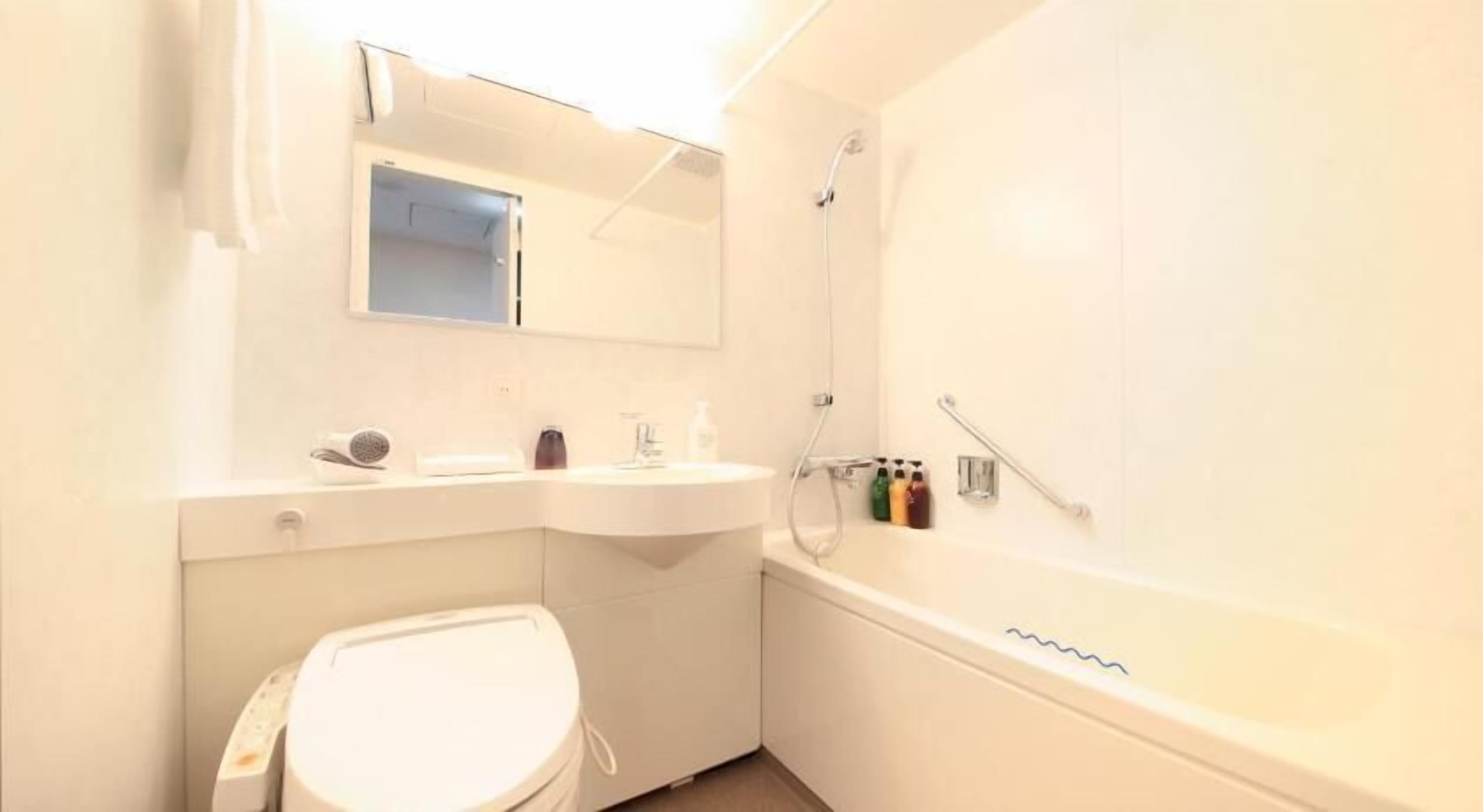 浴室 | 花灑/浴缸組合、免費梳洗用品、拖鞋、智能廁板座廁