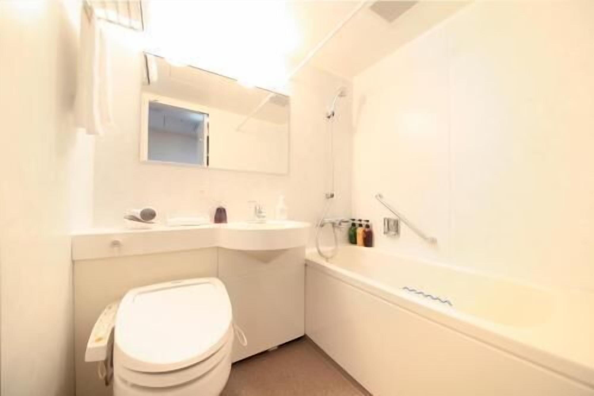 Bathroom | Combined shower/tub, free toiletries, slippers, electronic bidet
