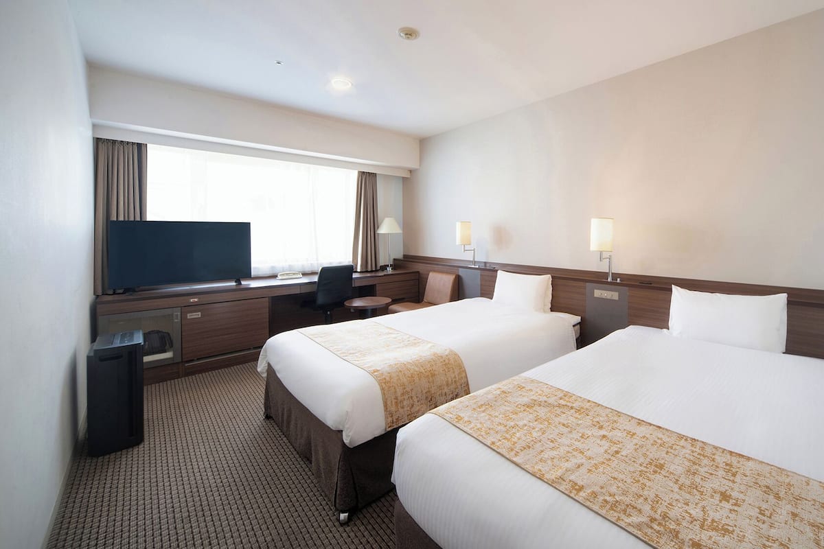 Quarto duplo standard, para não fumantes | Escrivaninha, cortinas blackout, ferros/tábuas de passar roupa