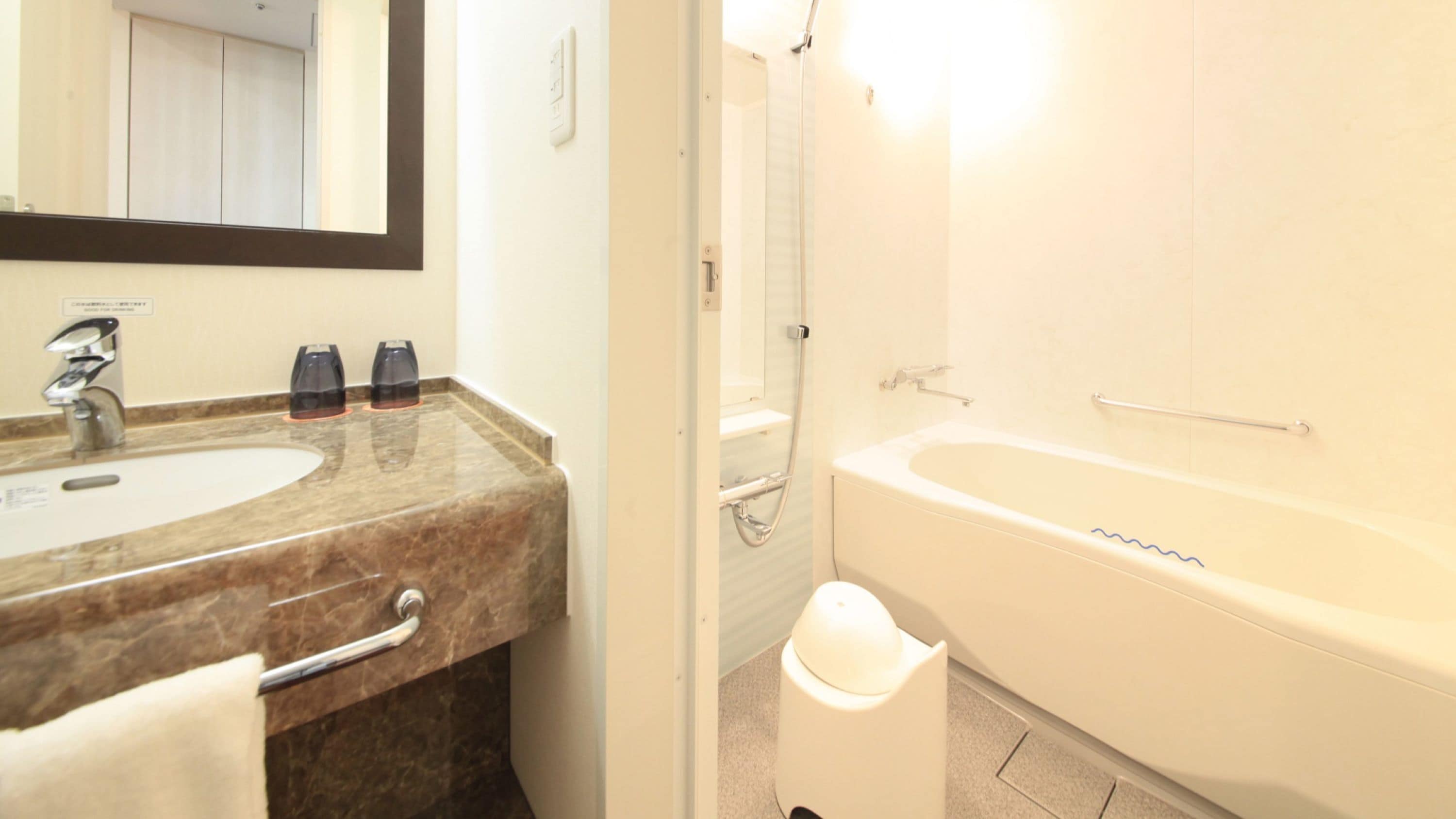 deluxe twin room, non smoking | desk, blackout curtains, iron/ironing board, free wifi