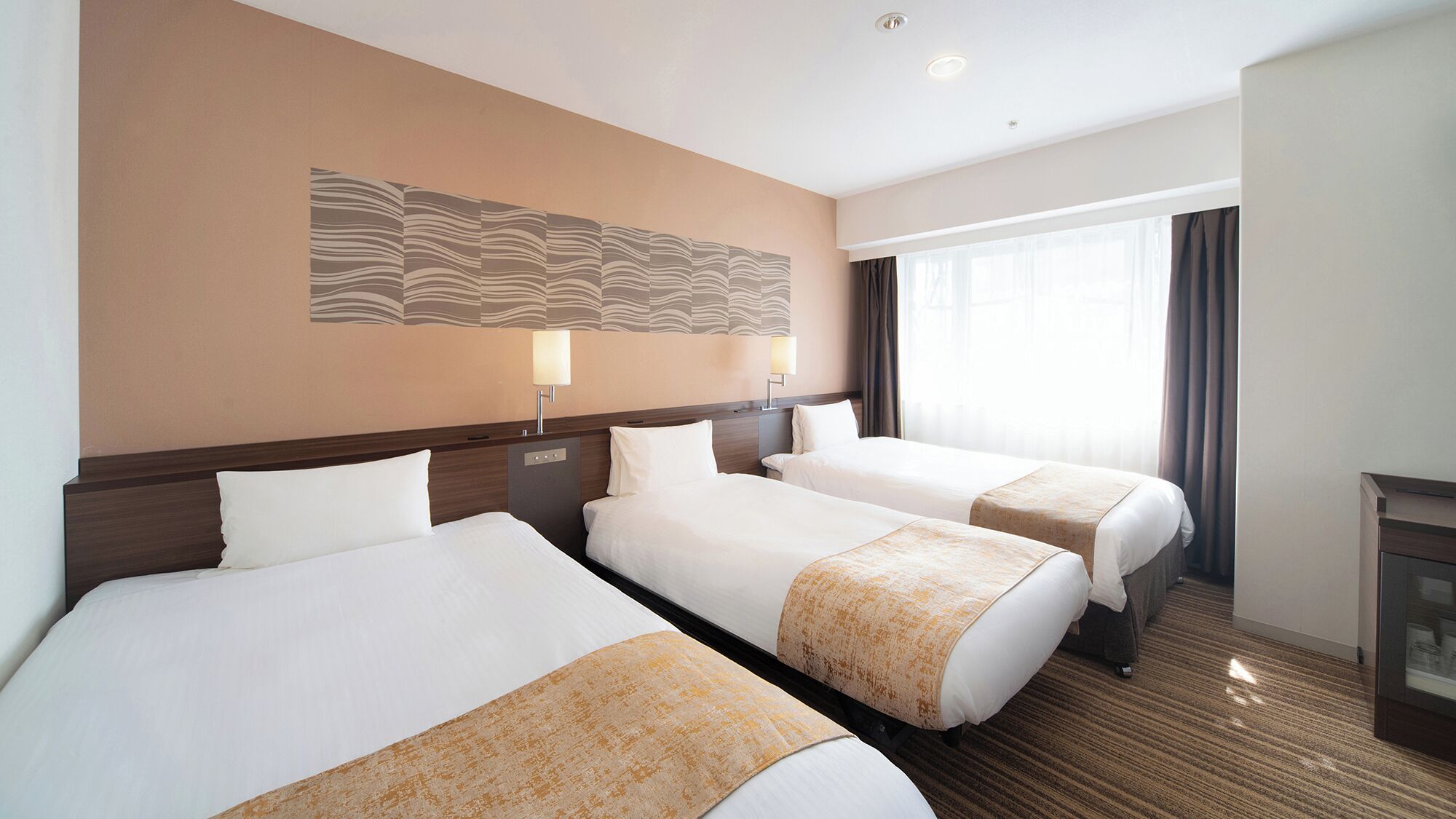 極品客房, 非吸煙房 (for 3 people) | 書桌、遮光布/窗簾、熨斗/熨衣板、免費無線上網