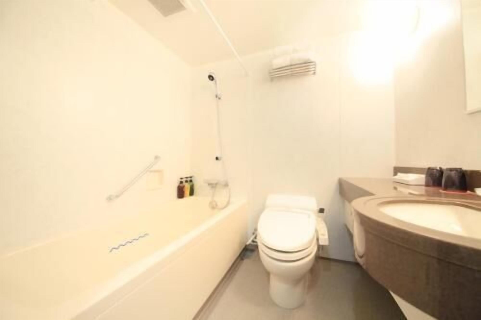 Bathroom | Combined shower/tub, free toiletries, slippers, electronic bidet