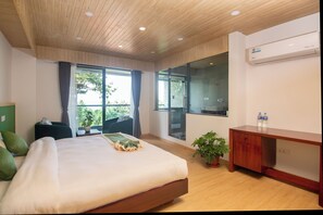 1 bedroom, desk, laptop workspace, free WiFi - Peaceful Cottage & Cafe du Mont (Baluwapati Deupur)