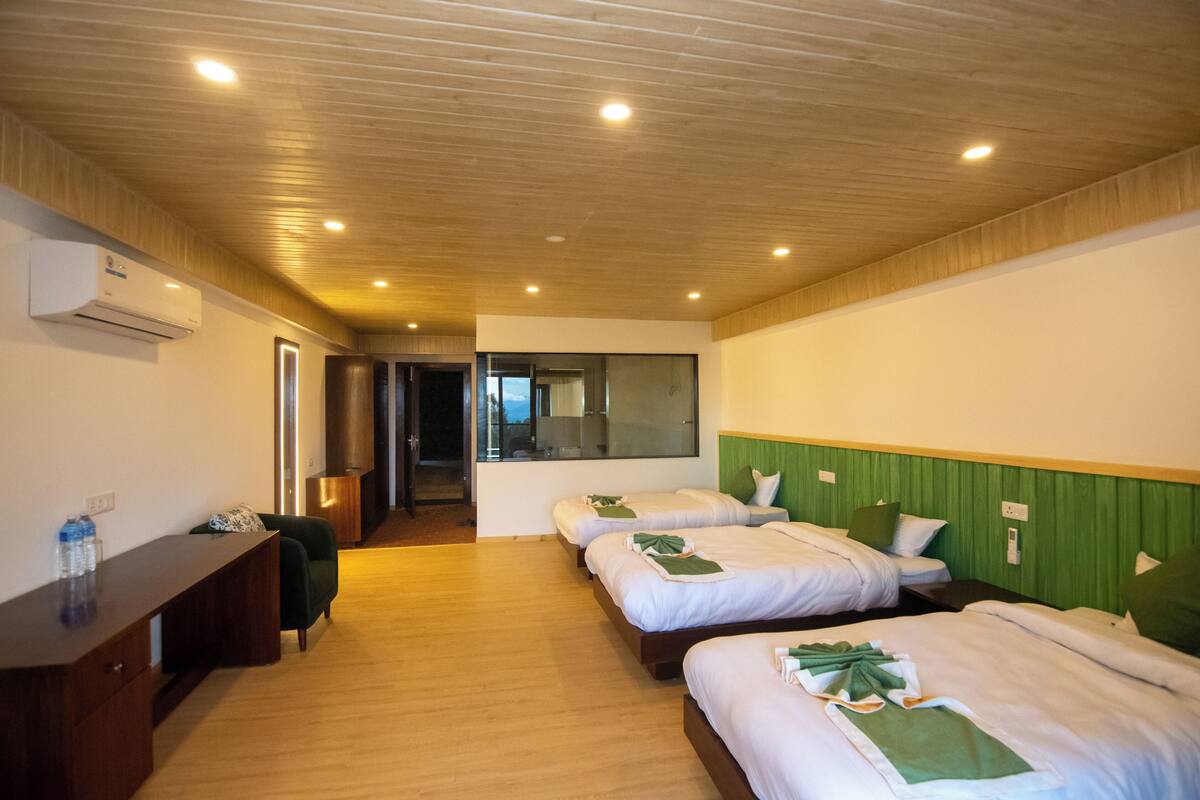 Quarto casal ou duplo luxo | 1 quarto, escrivaninha, espaço de trabalho para notebook
