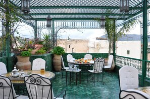 Outdoor dining - Riad La Maison Verte (Fes)