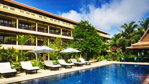 Outdoor pool - Angkor Heritage Boutique Hotel (Siem Reap)