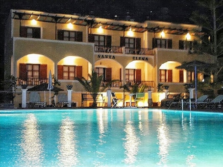 Front of property - evening/night. Santa Elena