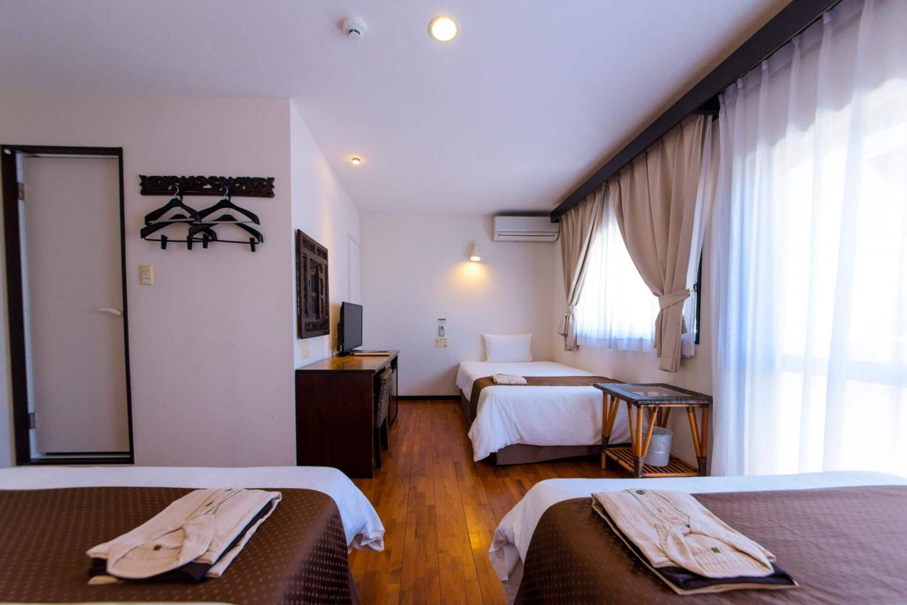 deluxe twin room, 2 single beds, non smoking | 1 bedroom, in-room safe, desk, blackout curtains