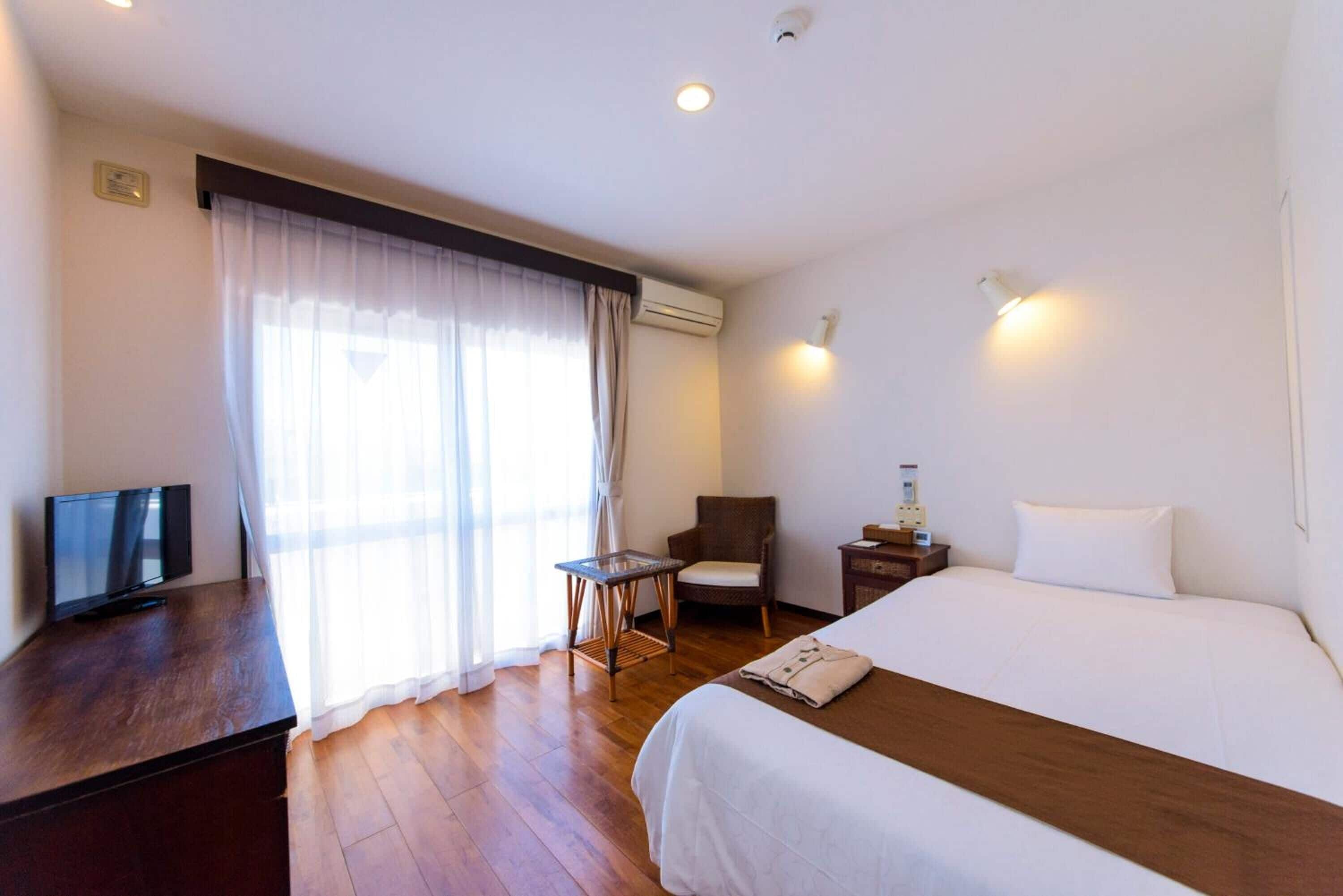 one semidouble bed, non-smoking | 1 bedroom, in-room safe, desk, blackout curtains