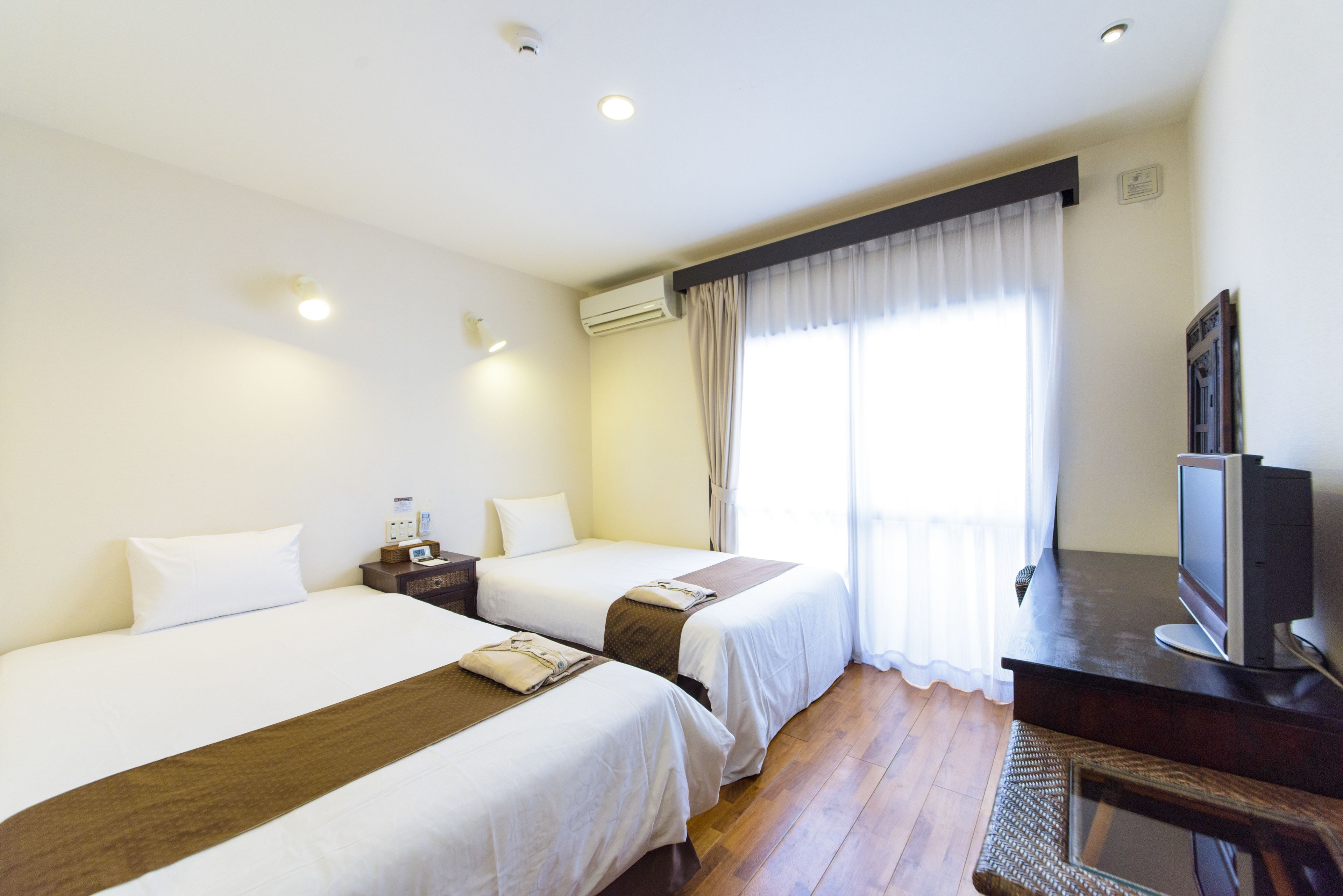 1 bedroom, in-room safe, desk, blackout curtains