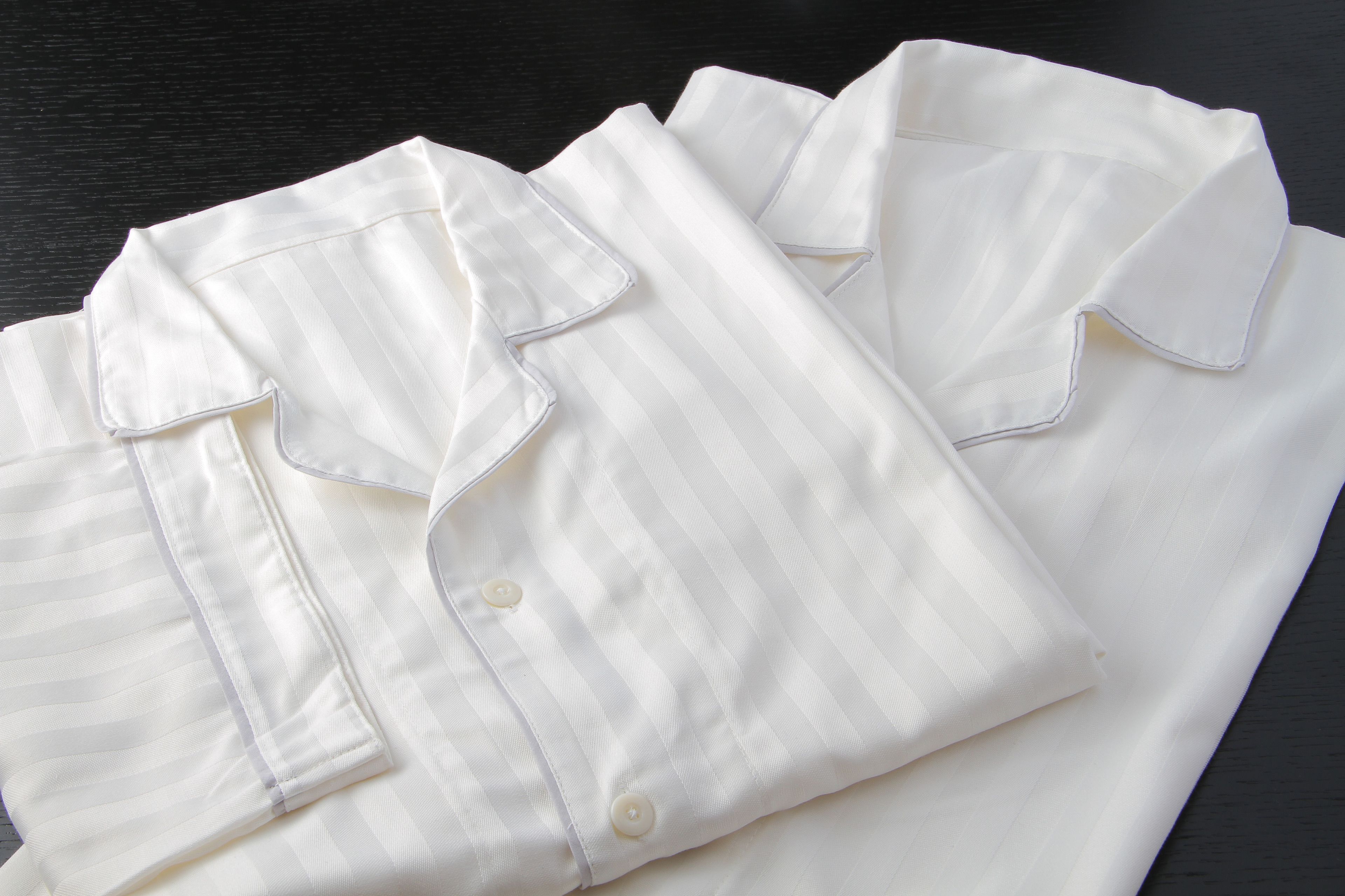 combined shower/bathtub, deep-soaking bathtub, free toiletries