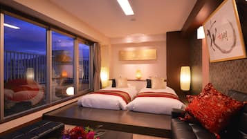Chambre Design avec lits jumeaux (Japanese Style Twin 'Flower') | Literie de qualité supérieure, coffres-forts dans les chambres, bureau