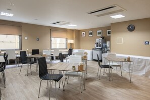 Breakfast served - Hana Hotel (Kyoto)