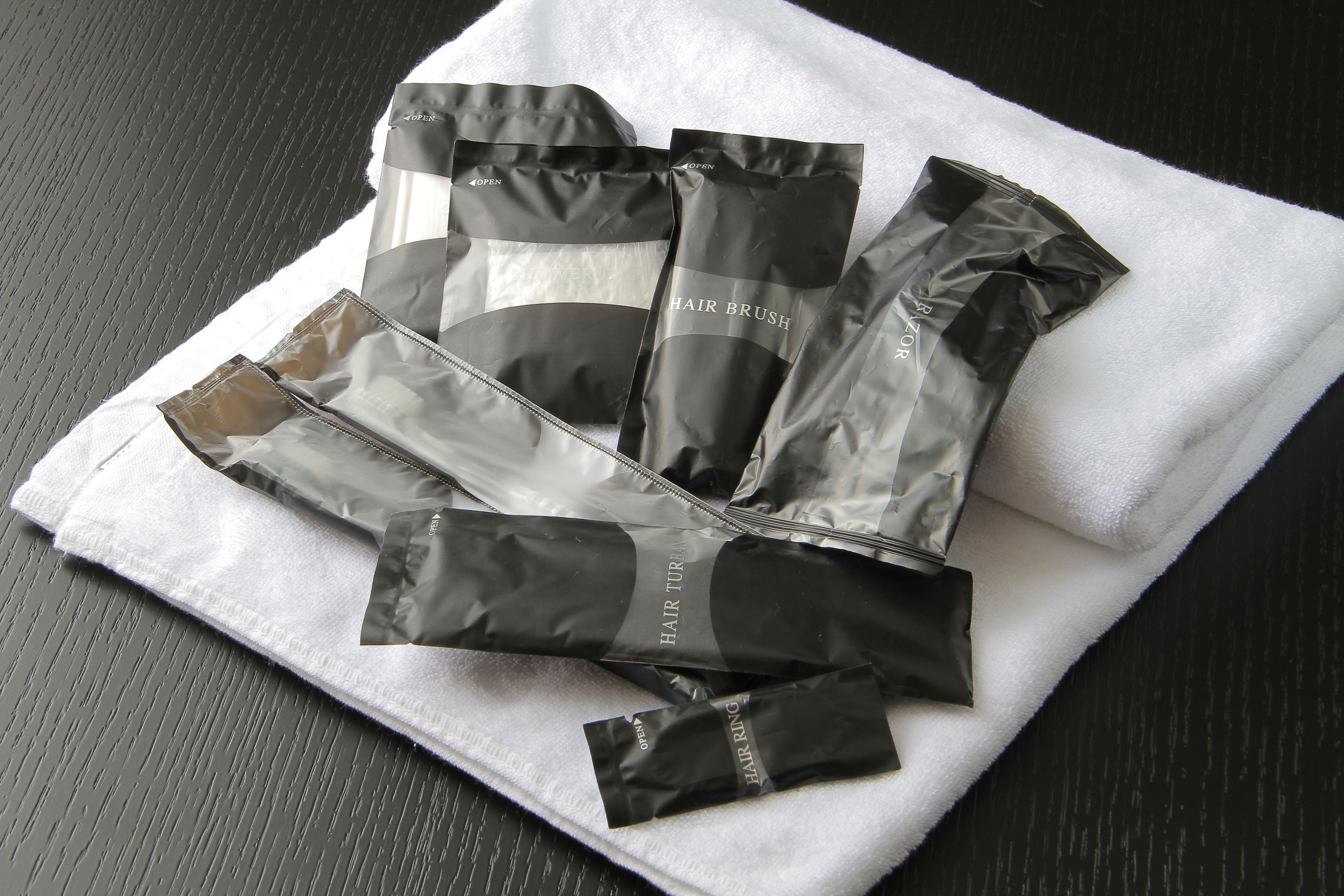 combined shower/bathtub, deep-soaking bathtub, free toiletries