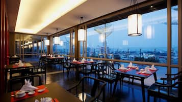 Breakfast, lunch, dinner served; international cuisine