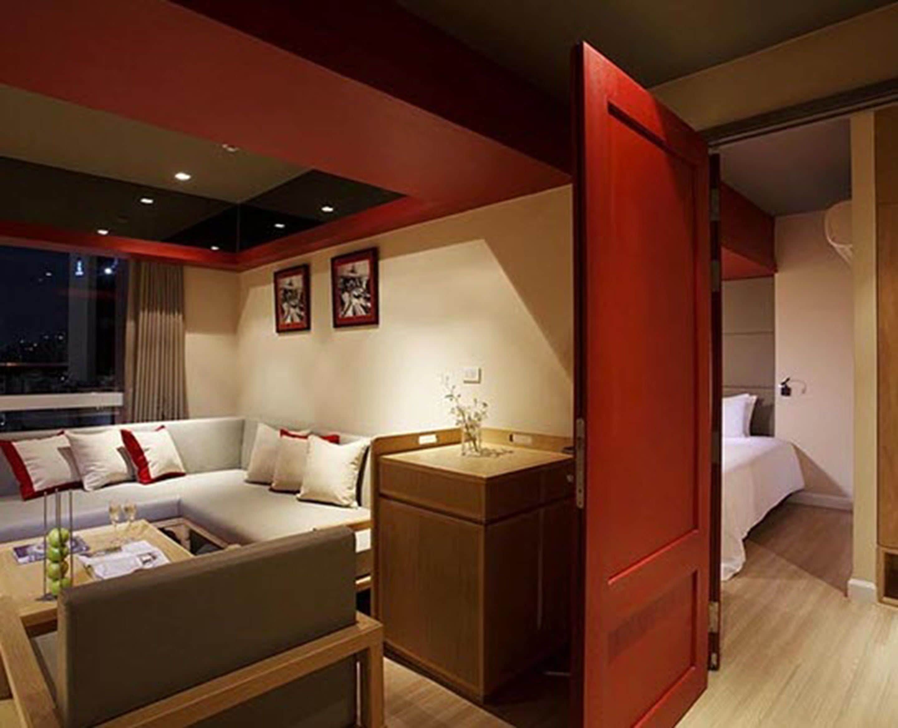 2 bedrooms, minibar, in-room safe, desk