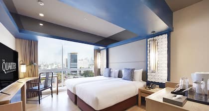 The Quarter Hualamphong by UHG