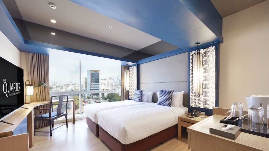 The Quarter Hualamphong by UHG