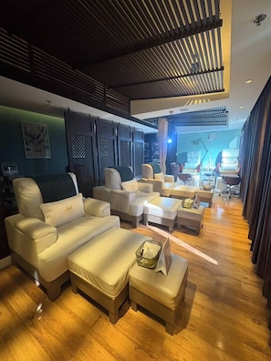 Couples treatment rooms, sauna, steam room, body treatments