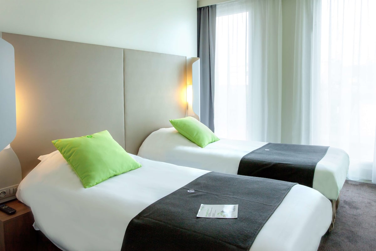 next generation, room, 2 single beds | desk, soundproofing, free wifi, bed sheets