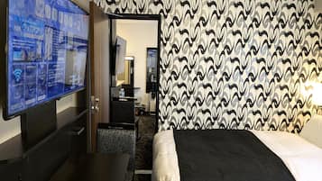 Standard Room, Non Smoking | Desk, blackout drapes, soundproofing, iron/ironing board