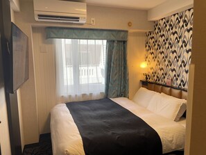 Desk, blackout curtains, soundproofing, iron/ironing board - APA Hotel Ishigakijima (Ishigaki)