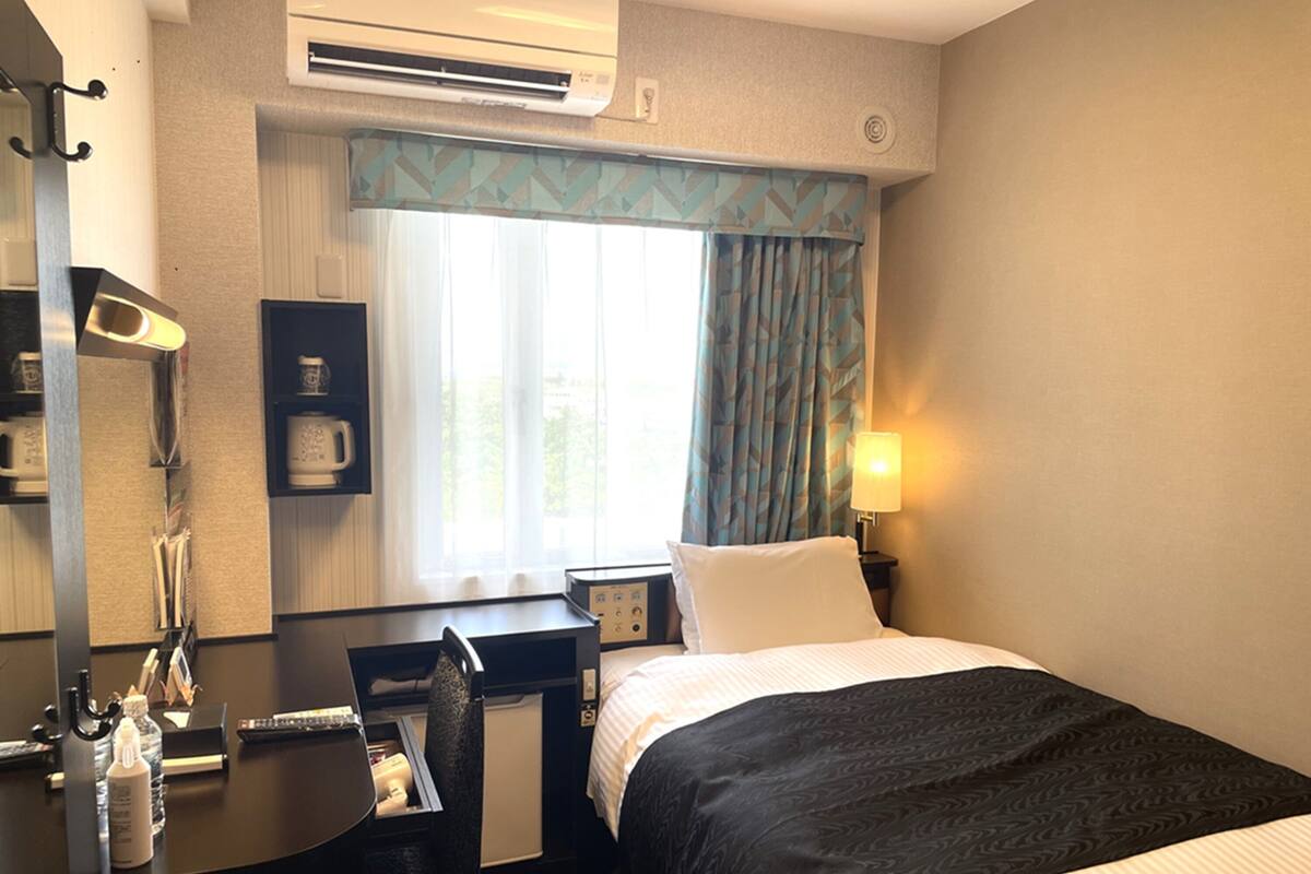 Standard Single Room | Meja, langsir/tirai gelap terus, kalis bunyi, seterika/papan seterika 
