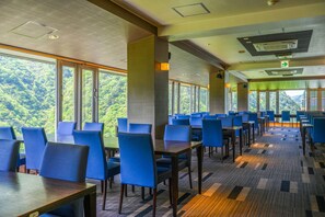 2 restaurants, breakfast, dinner served; Japanese cuisine 