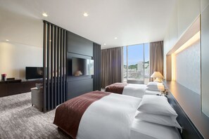 Deluxe Twin Room, Non Smoking | Down comforters, in-room safe, individually decorated - Hotel New Nagasaki (Nagasaki)