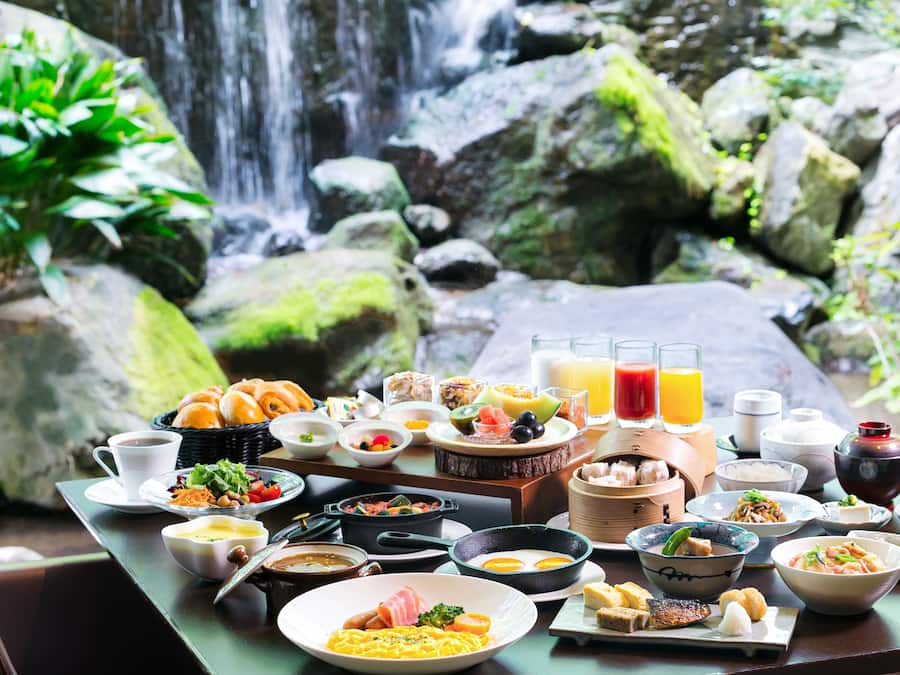 每日供应自助式早餐(每人 JPY 2600)