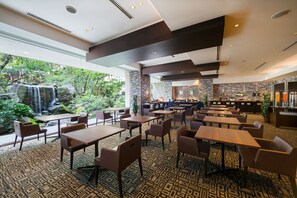 Daily buffet breakfast (JPY 2600 per person) - Hotel New Nagasaki (Nagasaki)
