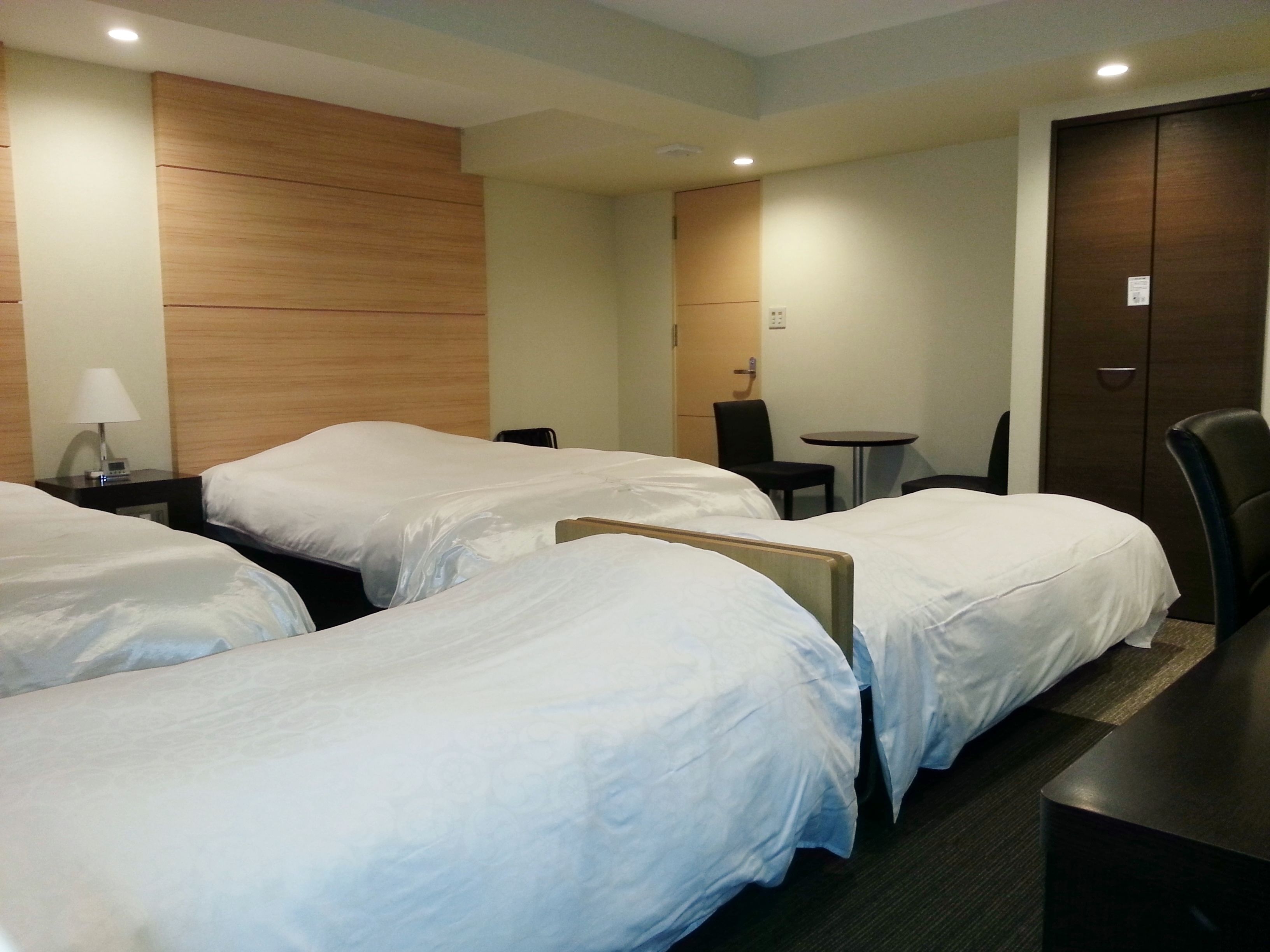 quadruple room, non smoking (twin room with 2 extra beds) | individually decorated, individually furnished, desk, iron/ironing board