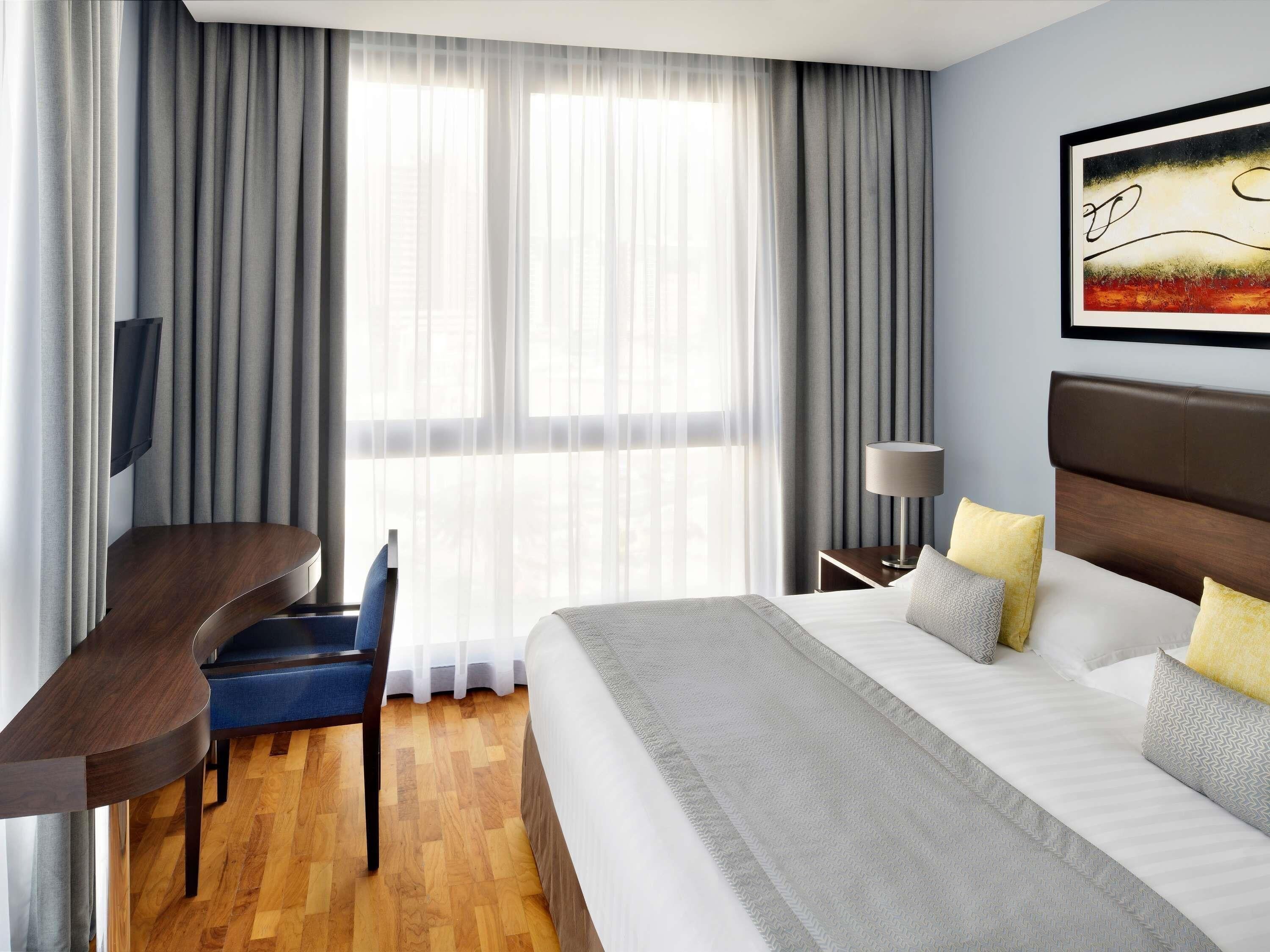 Leilighet, 2 soverom | Safe på rommet, individuelt dekorert, individuelt innredet og skrivebord