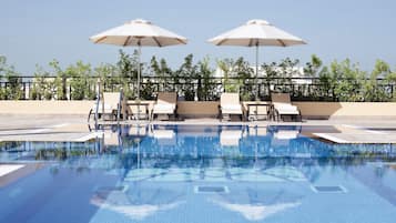 Outdoor pool, pool loungers