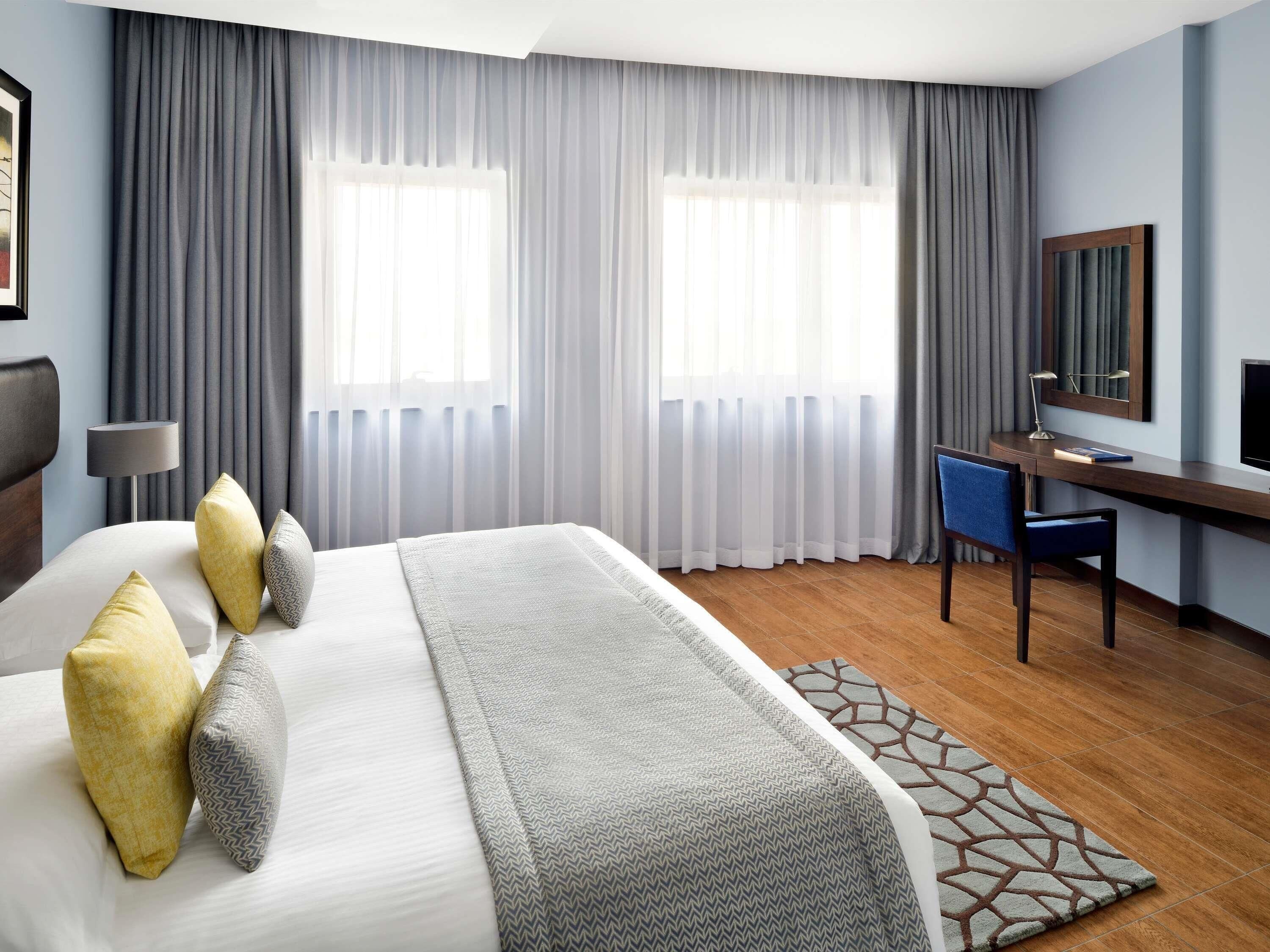 Leilighet, 1 soverom | Safe på rommet, individuelt dekorert, individuelt innredet og skrivebord