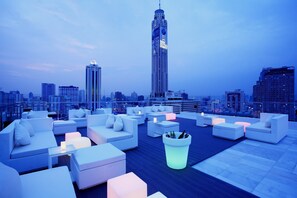 2 restaurants, breakfast, lunch, dinner served; international cuisine - Centara Watergate Pavilion Hotel Bangkok (Bangkok)