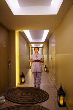 Couples treatment rooms, steam room, aromatherapy, Thai massages