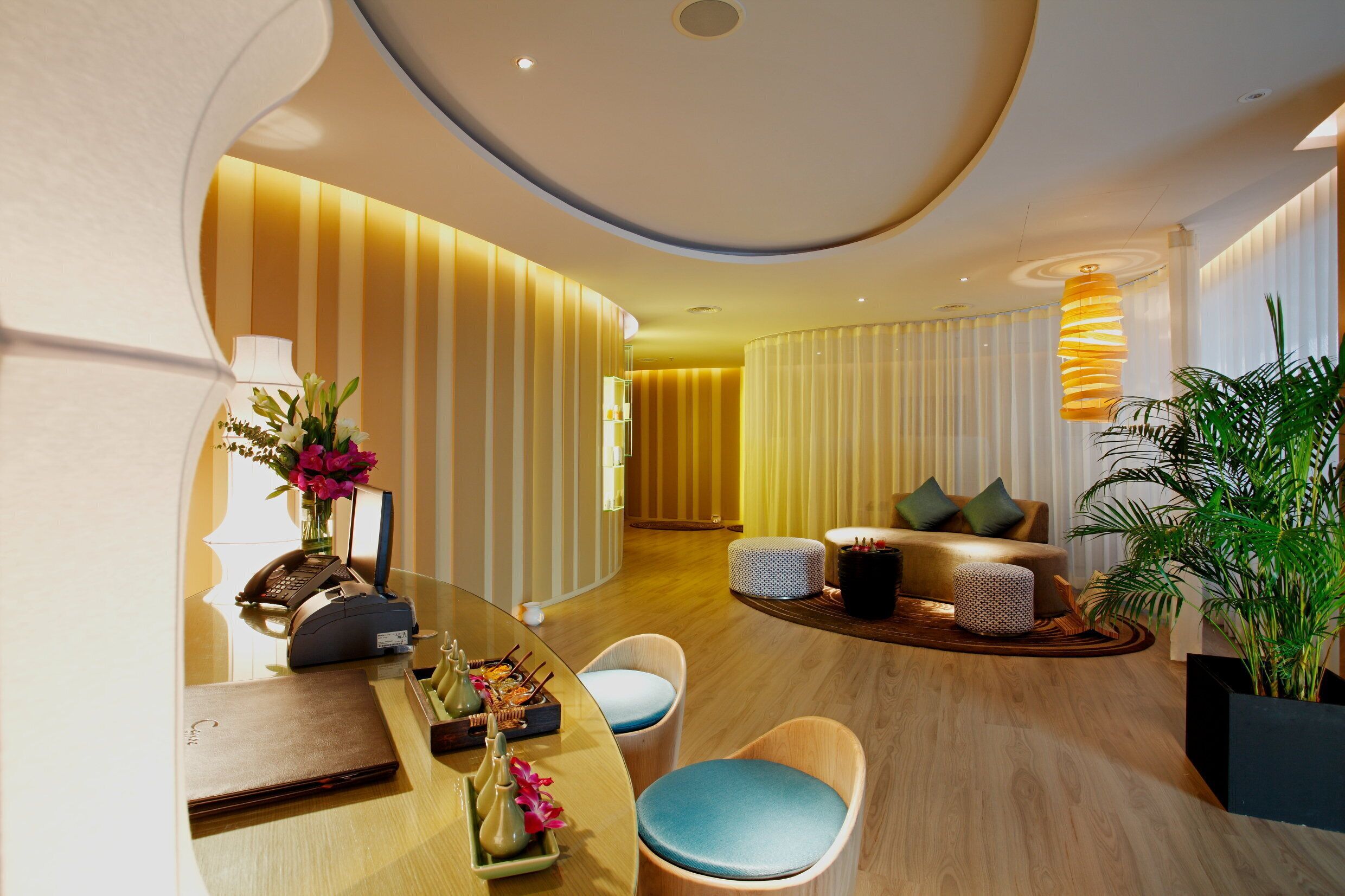 Couples treatment room(s), steam room, aromatherapy, Thai massages