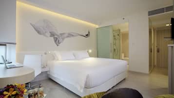 Superior Room, 1 Queen Bed, City View | 1 bedroom, minibar, in-room safe, desk